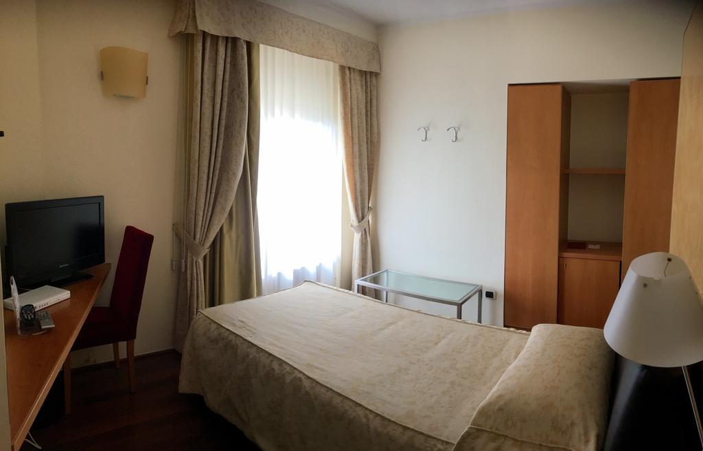 Dimora Del Barone Hotel Romagnano Sesia Bagian luar foto