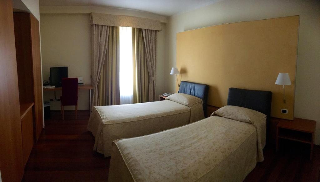 Dimora Del Barone Hotel Romagnano Sesia Bagian luar foto