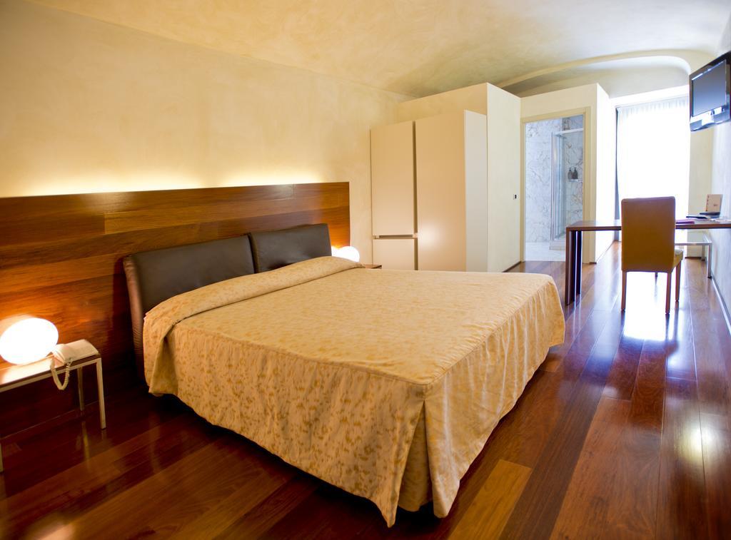Dimora Del Barone Hotel Romagnano Sesia Bagian luar foto