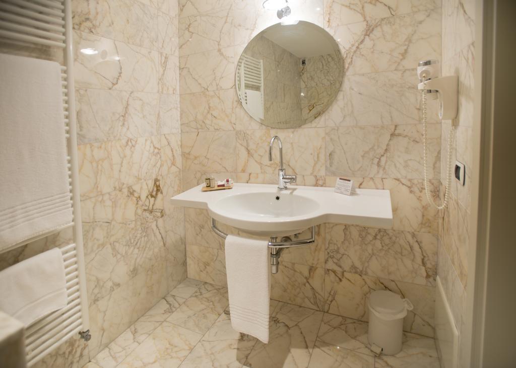 Dimora Del Barone Hotel Romagnano Sesia Bagian luar foto